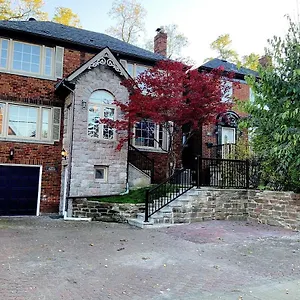 Gasthof The Leaside Garden, Toronto